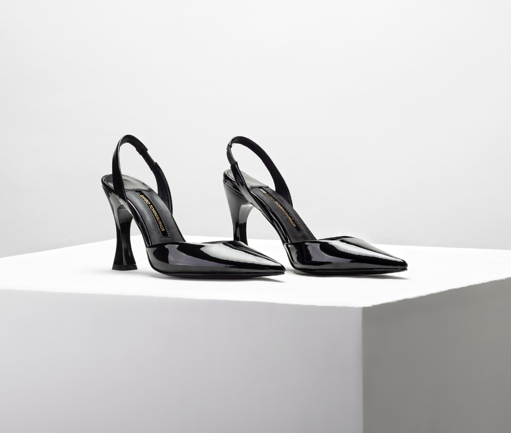 VICTORIA 1046  CHAROL NEGRO